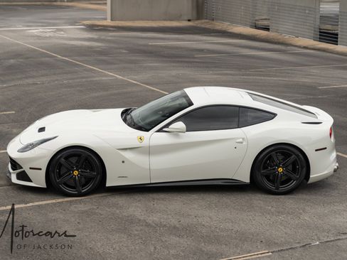 Used 2015 Ferrari F12 Berlinetta image 40
