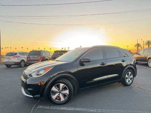 Used 2019 Kia Niro LX image 2