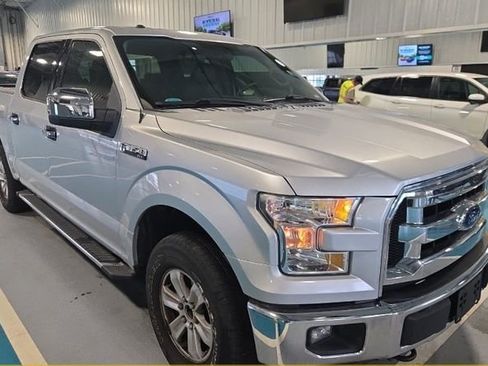 Used 2015 Ford F150 XLT w/ Trailer Tow Package image 5