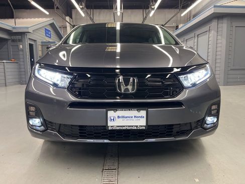 Used 2025 Honda Odyssey Touring image 2