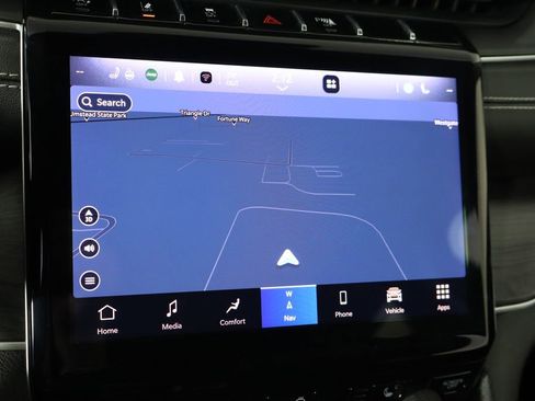 Used 2023 Jeep Grand Cherokee Limited w/ Black Appearance Package image 37