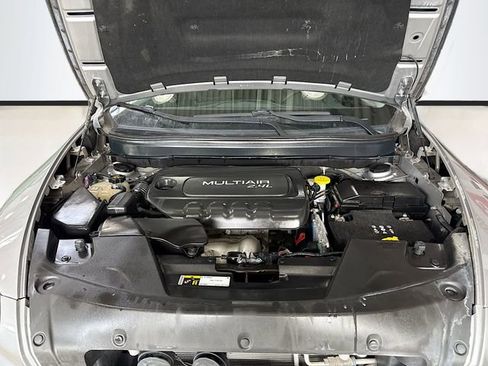 Used 2018 Jeep Cherokee Latitude Plus w/ Cold Weather Group image 29