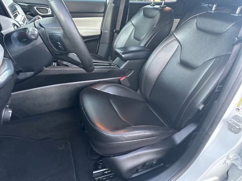 Used 2024 Jeep Compass Limited image 9