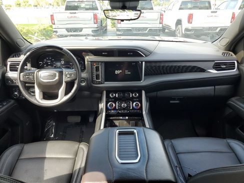 Used 2024 GMC Yukon Denali w/ Advanced Technology Package AWD/4WD image 12