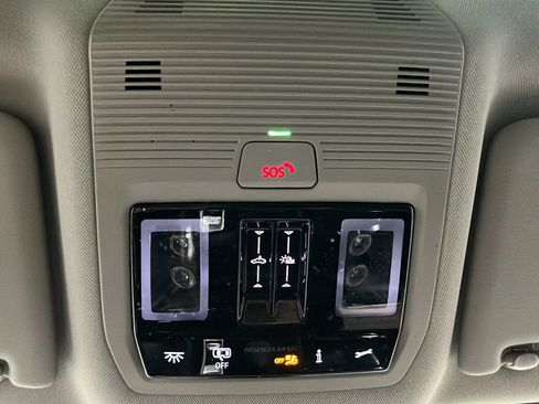 Used 2025 Volkswagen Atlas SEL AWD/4WD image 35