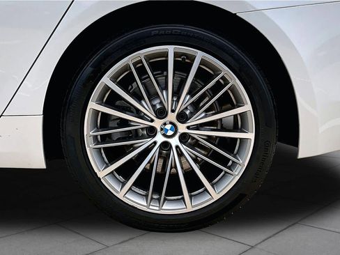 Used 2020 BMW 530i w/ Premium Package RWD image 11