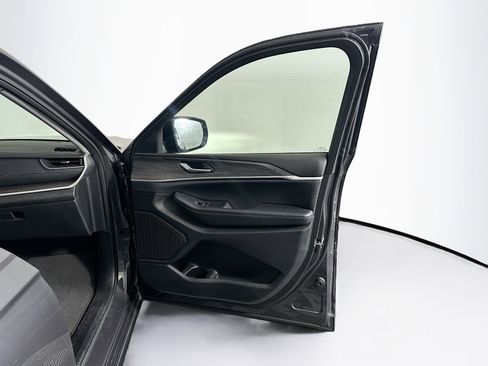 Used 2023 Jeep Grand Cherokee L Limited w/ Black Appearance Package image 35