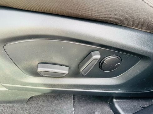 Used 2022 Ford Explorer XLT image 18