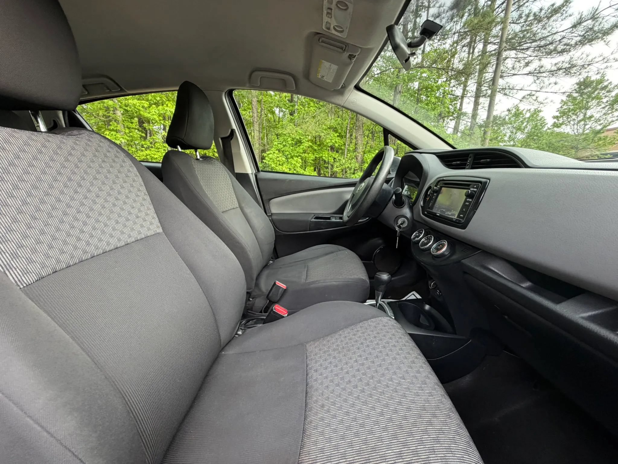 Used 2015 Toyota Yaris L FWD image 21