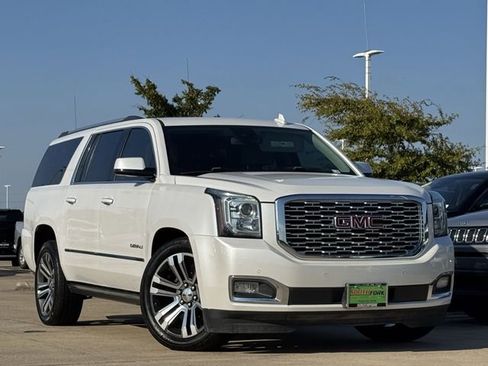 Used 2020 GMC Yukon XL Denali w/ Denali Premium Package image 2