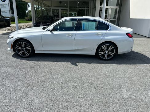 Used 2024 BMW 330i xDrive Sedan w/ Premium Package AWD/4WD image 17