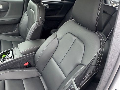 New 2026 Volvo XC40 B5 Ultra w/ Protection Package Premier AWD/4WD image 19