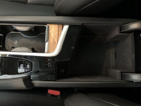 Used 2025 Volvo XC90 B6 Plus image 28