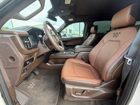 Used 2024 Ford Expedition Max King Ranch RWD image 12