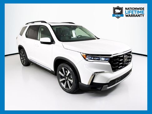 New 2025 Honda Pilot Touring image 1