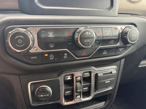 Used 2021 Jeep Gladiator Sport AWD/4WD image 12