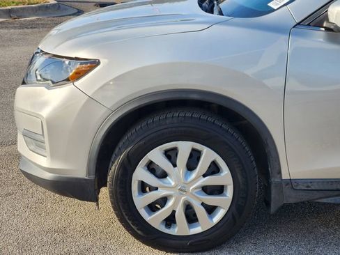 Used 2020 Nissan Rogue S image 5