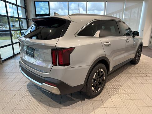 Used 2025 Kia Sorento S w/ Panoramic Sunroof Package FWD image 5