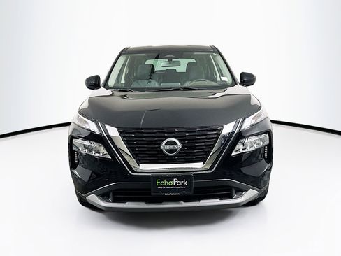 Used 2023 Nissan Rogue SV image 2