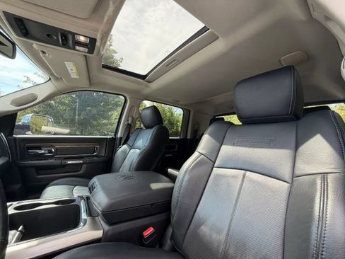 Used 2018 RAM 3500 Laramie w/ Convenience Group AWD/4WD image 17