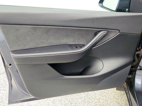 Used 2021 Tesla Model Y Long Range image 11