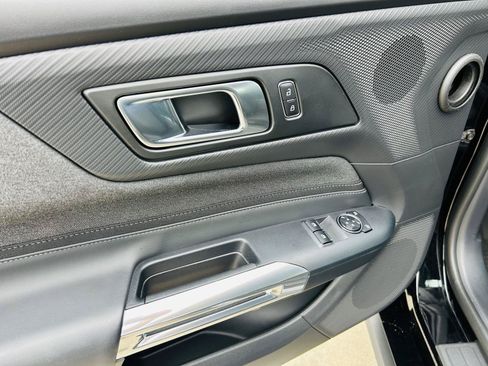 Used 2025 Ford Mustang Coupe RWD image 10