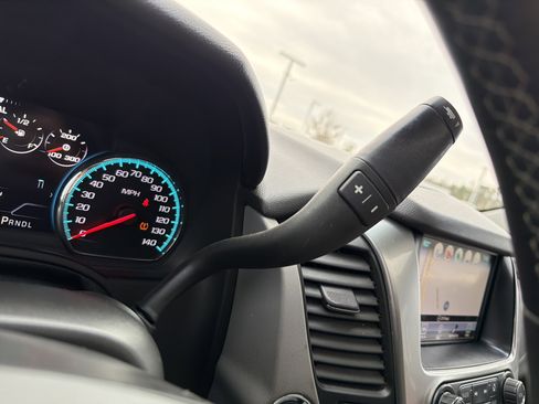 Used 2017 Chevrolet Suburban LT image 26