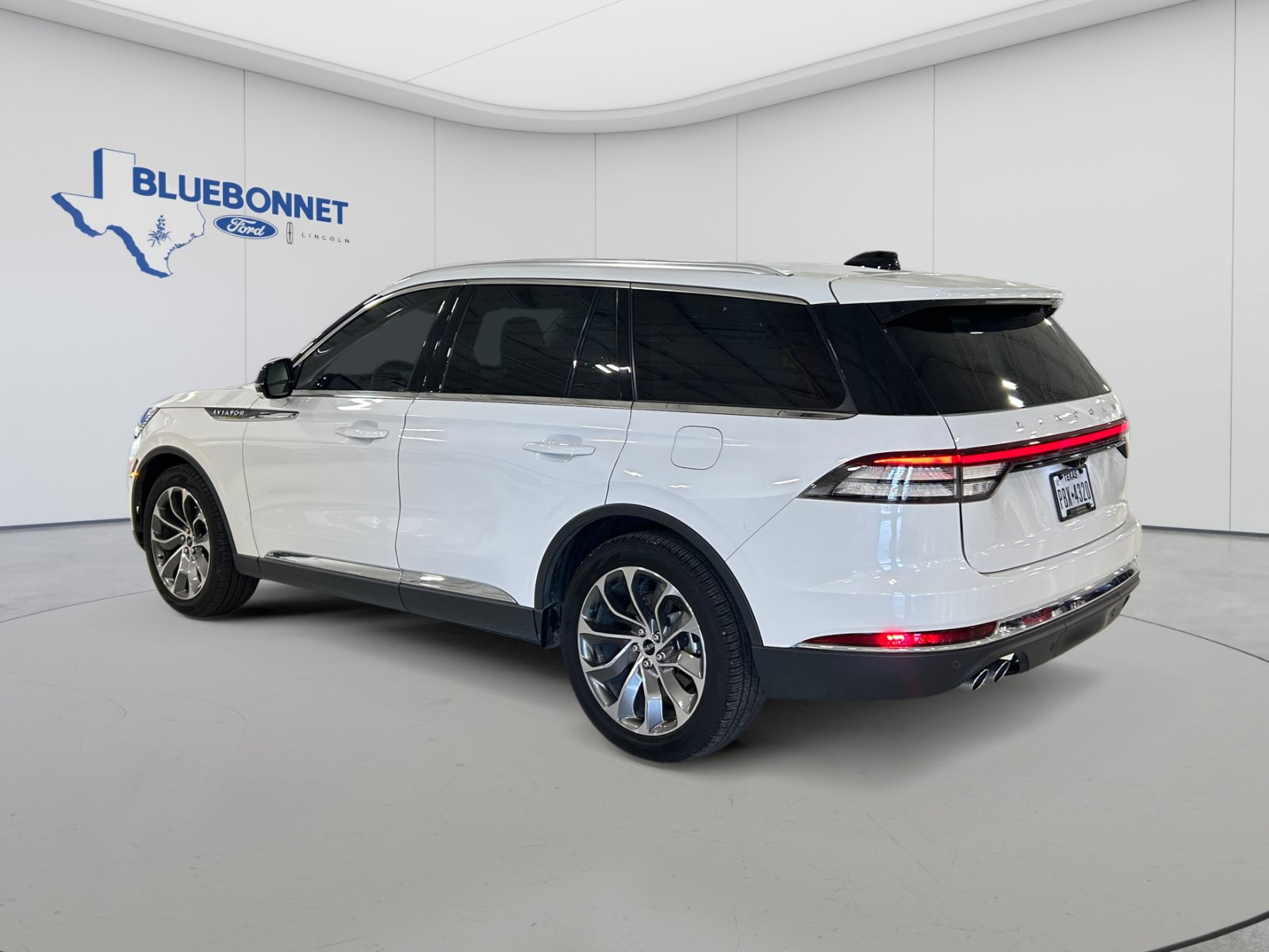 Used 2025 Lincoln Aviator 2WD image 5