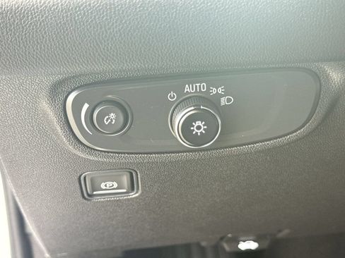 Used 2024 GMC Terrain SLE FWD image 17