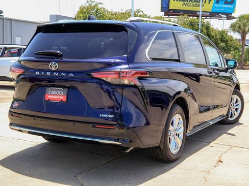 Used 2026 Toyota Sienna Limited FWD image 2