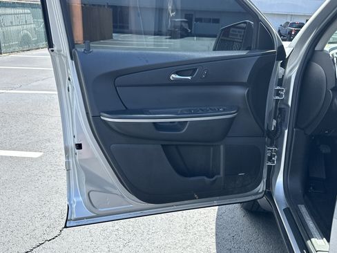 Used 2011 GMC Acadia SLT FWD image 10