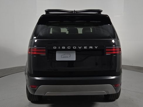 Used 2025 Land Rover Discovery S image 7