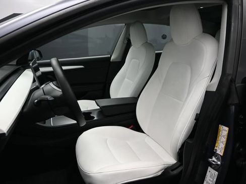 Used 2022 Tesla Model 3 Standard Range RWD image 5
