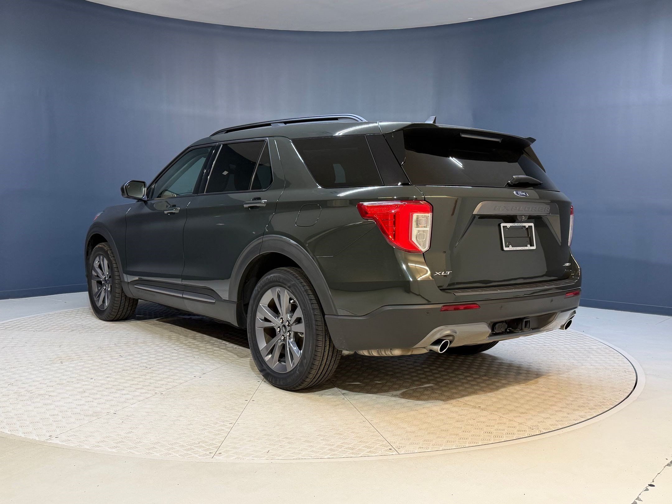 Used 2022 Ford Explorer XLT w/ Equipment Group 202A AWD/4WD image 3