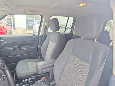 Used 2014 Jeep Patriot Sport image 12
