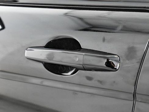 Used 2017 Land Rover Range Rover Evoque SE Premium image 39