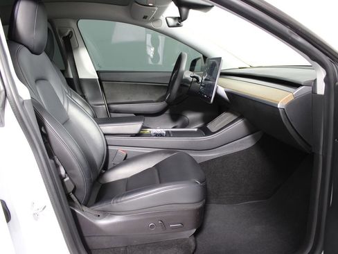 Used 2021 Tesla Model Y Long Range image 11