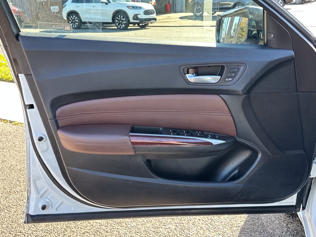 Used 2016 Acura TLX w/ Technology Package FWD image 11