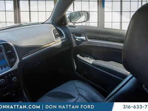 Used 2014 Chrysler 300 C RWD image 18