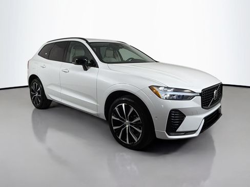 Certified 2024 Volvo XC60 B5 Plus AWD/4WD image 3