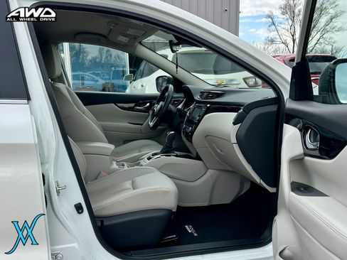 Used 2022 Nissan Rogue Sport SL AWD/4WD image 17