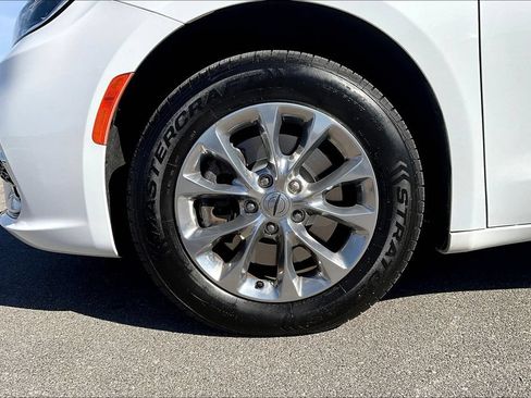 Used 2021 Chrysler Pacifica Touring-L AWD/4WD image 10