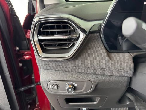 Used 2024 Chevrolet TrailBlazer LT w/ LT Cold Weather Package FWD image 35