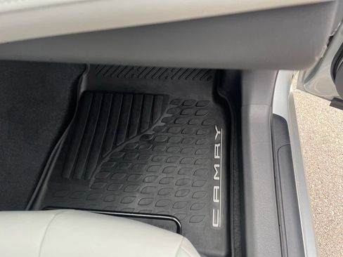 Used 2020 Toyota Camry SE FWD image 12