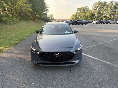 Used 2022 MAZDA MAZDA3 s FWD image 2