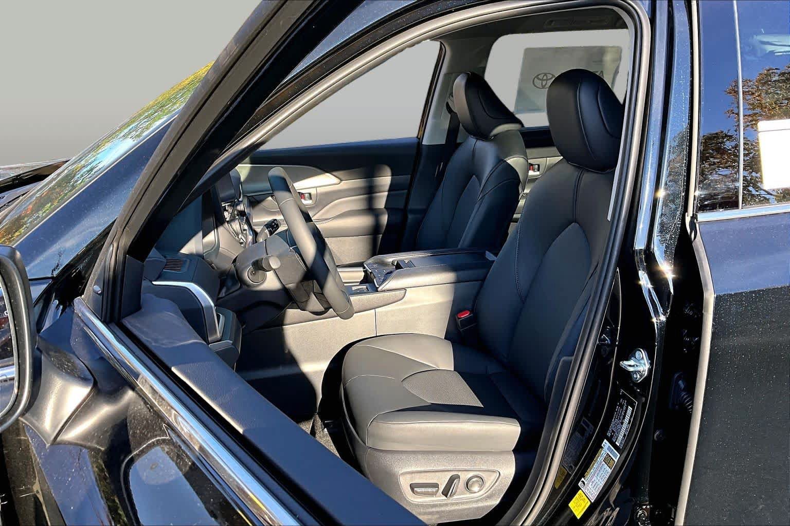 New 2026 Toyota Grand Highlander XLE FWD image 9