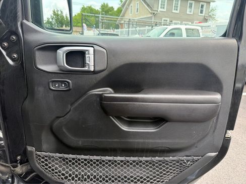 Used 2018 Jeep Wrangler Unlimited Sport S AWD/4WD image 21