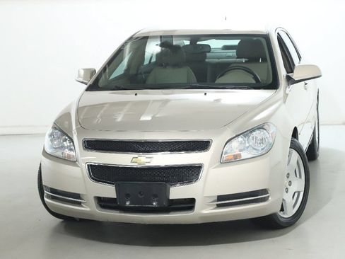 Used 2009 Chevrolet Malibu LT w/ HFV6 Engine Package FWD image 2