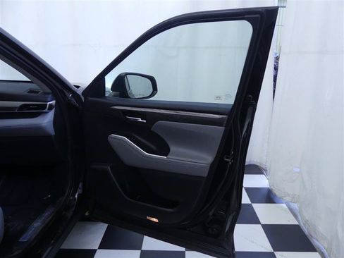 Used 2020 Toyota Highlander Limited AWD/4WD image 24