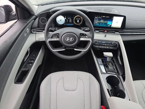 New 2026 Hyundai Elantra Limited FWD image 3